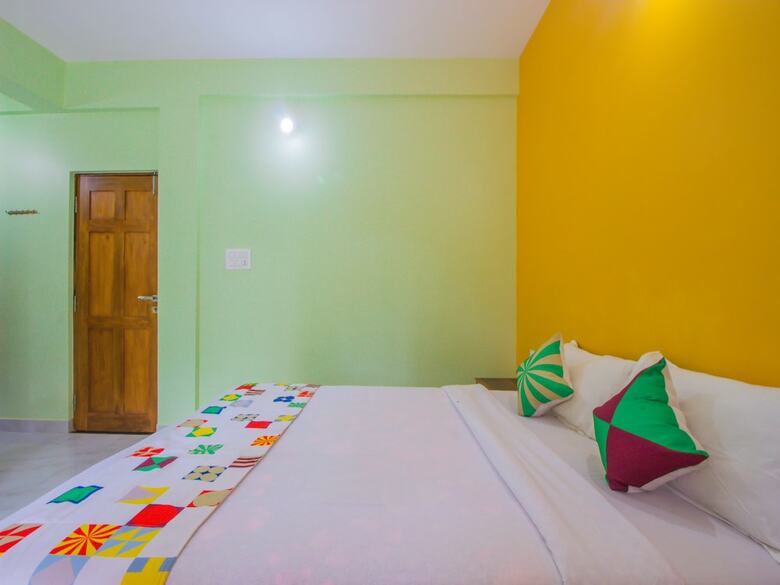 Hotel Oyo 16401 Home Colorful Studio Calangute Beach