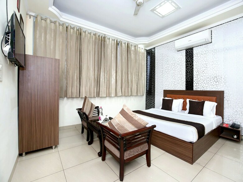 Oyo 16443 Hotel Jb