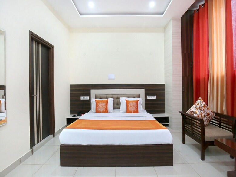 Oyo 16443 Hotel Jb