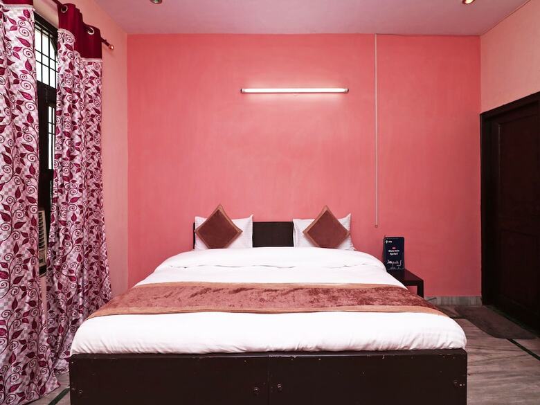 Hotel Oyo 16146 Royal Guest House