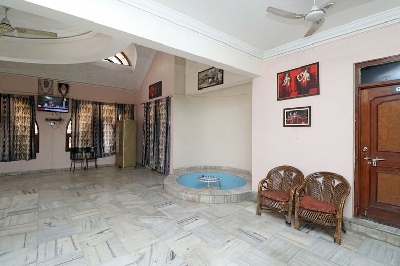 Hotel Oyo 12180 Surya Prayagam