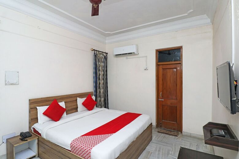 Hotel Oyo 12180 Surya Prayagam