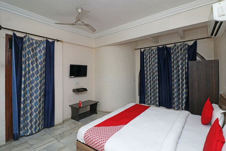Hotel Oyo 12180 Surya Prayagam