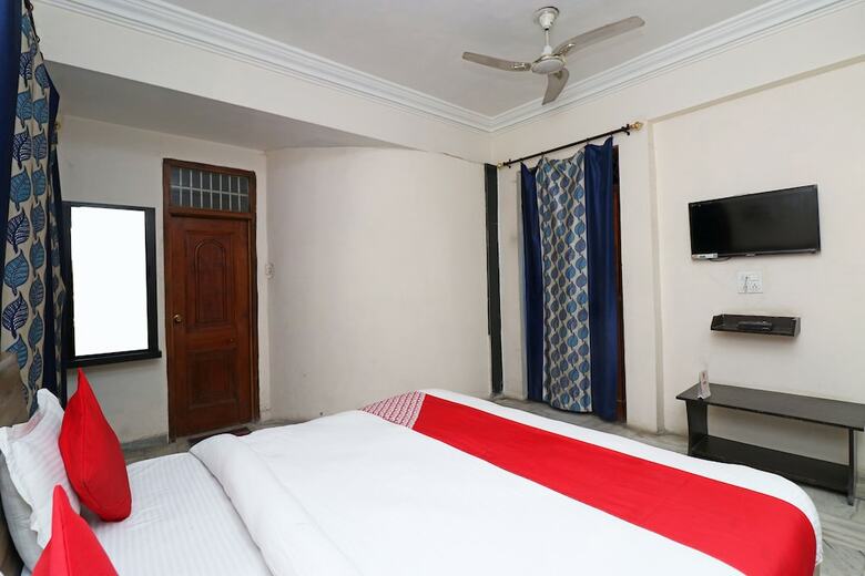 Hotel Oyo 12180 Surya Prayagam