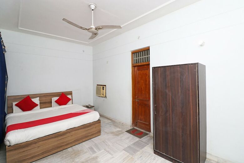 Hotel Oyo 12180 Surya Prayagam