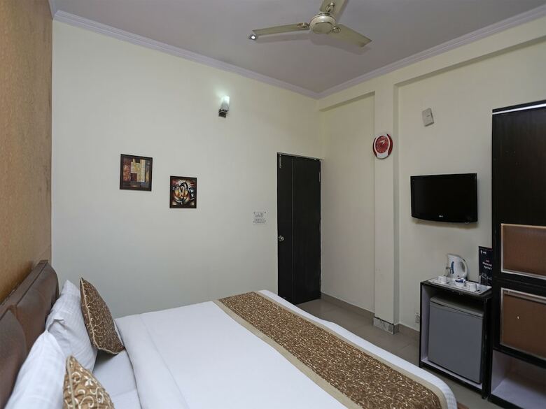 Hotel Oyo 14875 The Imperial Residency