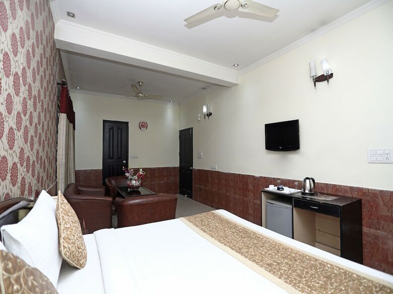Hotel Oyo 14875 The Imperial Residency