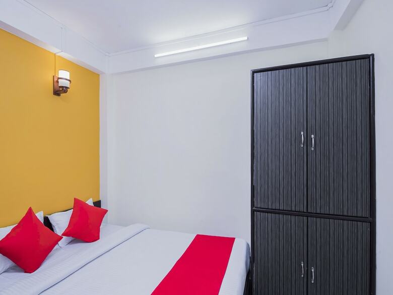 Hotel Oyo 16152 Home Away Home