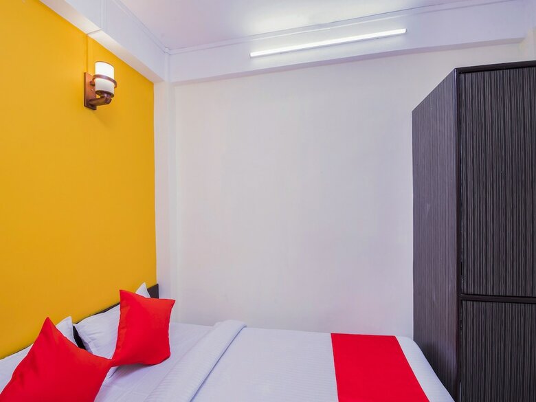 Hotel Oyo 16152 Home Away Home