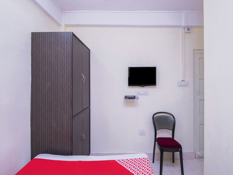 Hotel Oyo 16152 Home Away Home