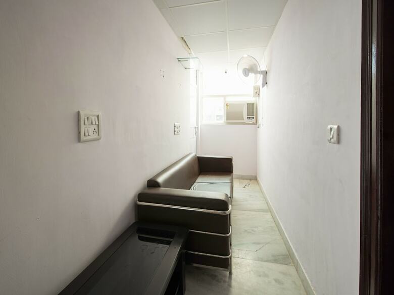 Hotel Oyo 14728 Manan Residency