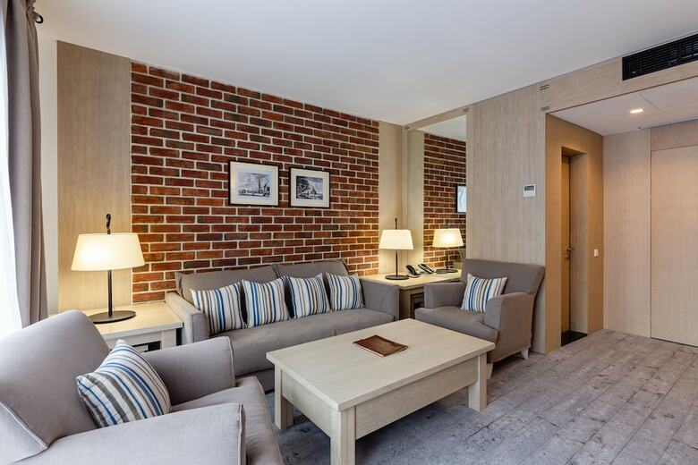Amstelski Hotel