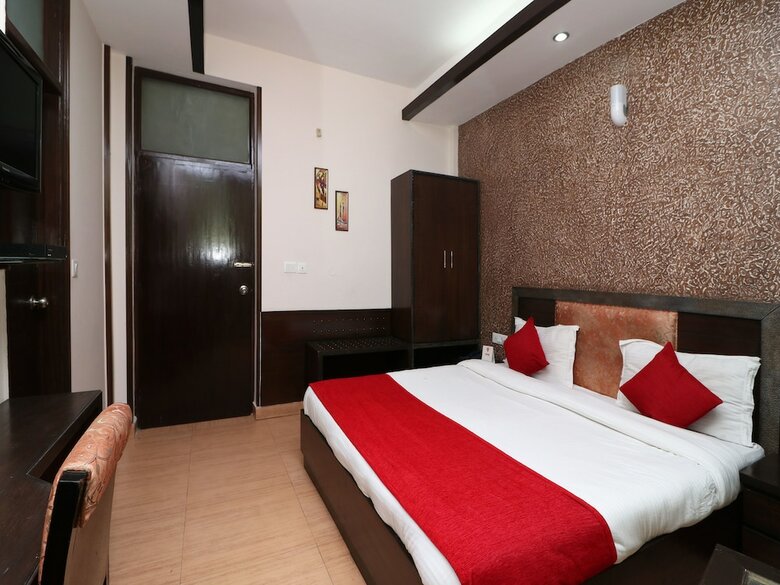 Oyo 7547 Hotel Burans Residency