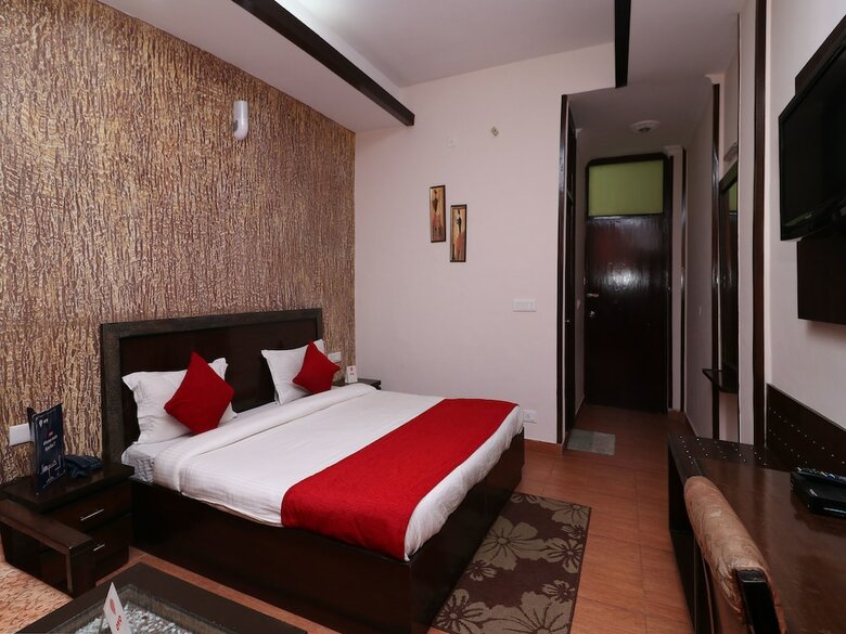 Oyo 7547 Hotel Burans Residency