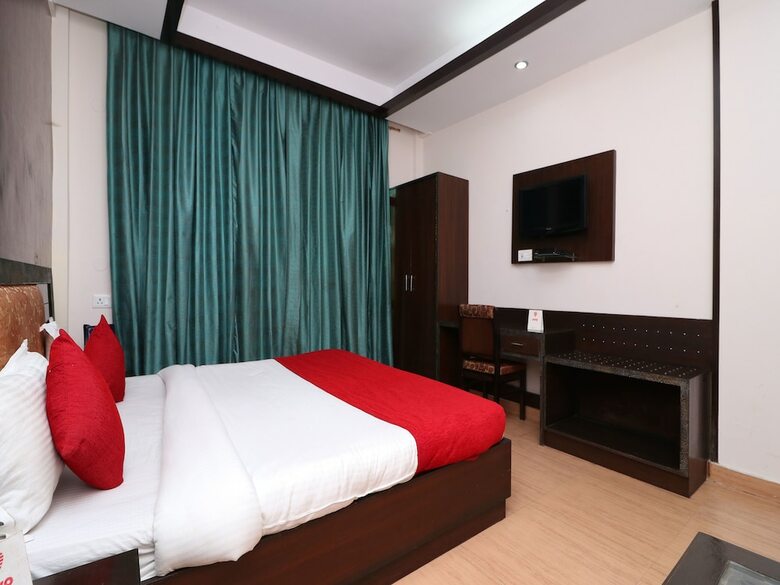 Oyo 7547 Hotel Burans Residency