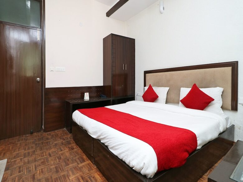 Oyo 7547 Hotel Burans Residency
