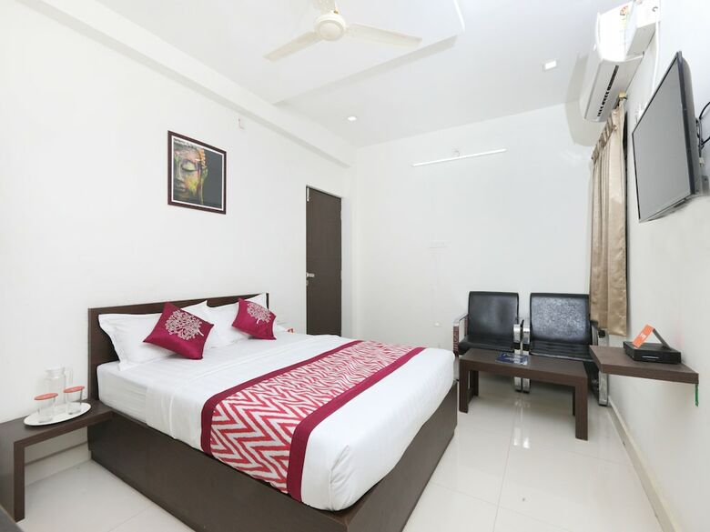 Hotel Oyo 15601 Bhimas Residency