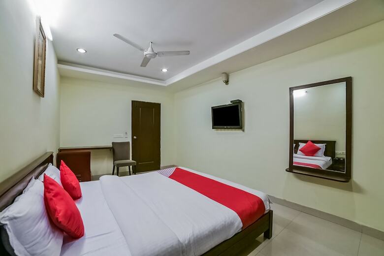Hotel Oyo 15729 Shells Inn