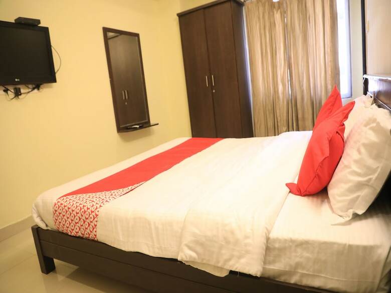 Hotel Oyo 15729 Shells Inn