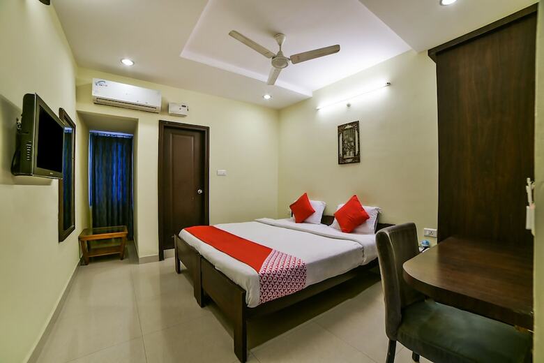Hotel Oyo 15729 Shells Inn