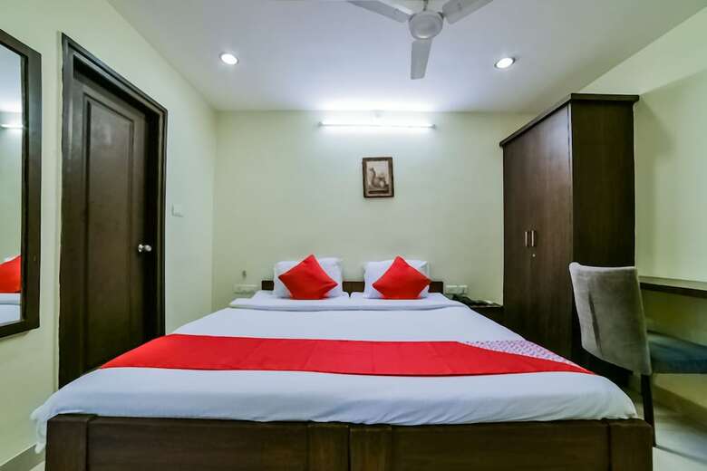 Hotel Oyo 15729 Shells Inn