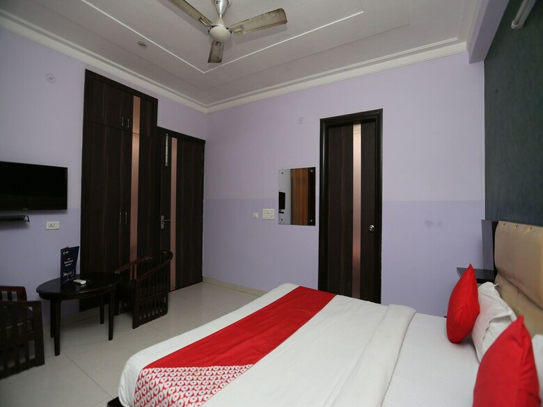 Hotel Oyo 14279 Bed Inn