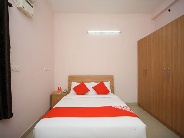 Hotel Oyo 15517 Kms House