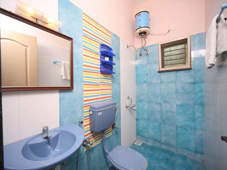 Hotel Oyo 15517 Kms House