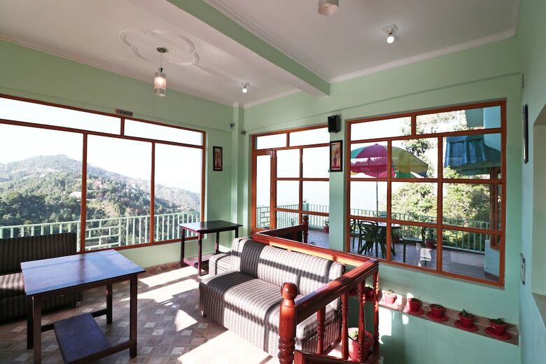 Hotel Oyo 15170 Maa Gauri Resort