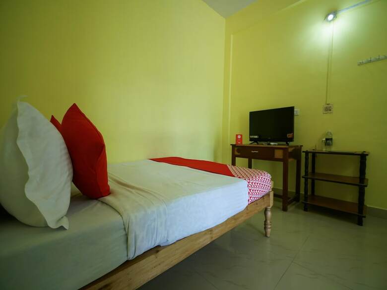 Hotel Oyo 14368 Evergreen Holidays