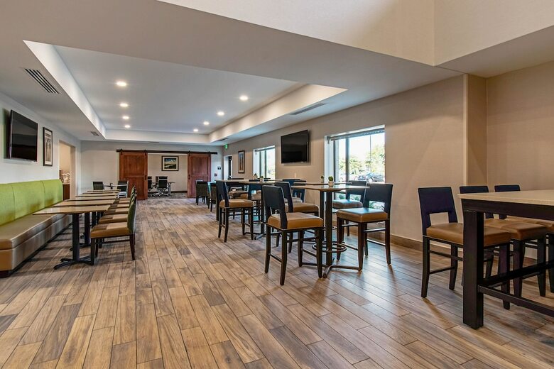 Hotel Comfort Suites