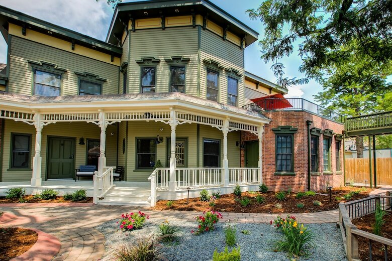 Bed & Breakfast The Curtis Park Club