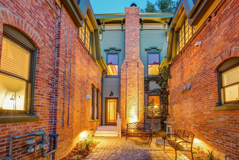 Bed & Breakfast The Curtis Park Club