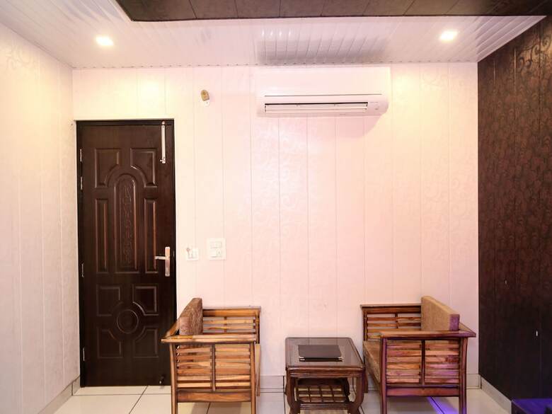 Oyo 17081 Hotel Signia