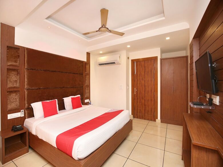 Oyo 17081 Hotel Signia
