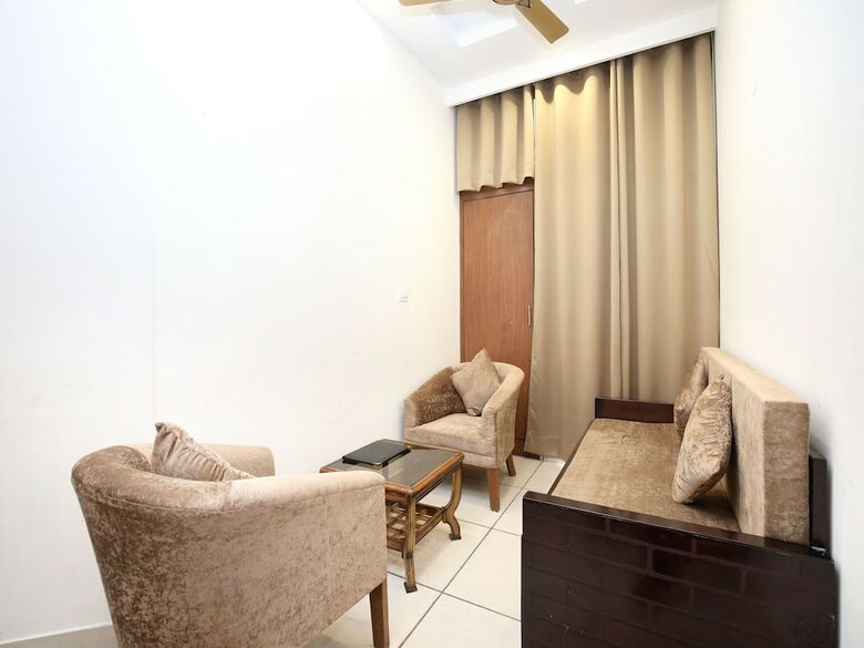 Oyo 17081 Hotel Signia