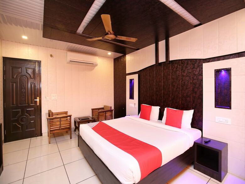 Oyo 17081 Hotel Signia