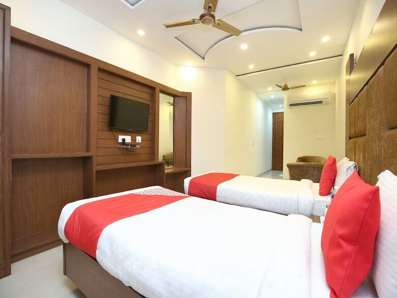 Oyo 17081 Hotel Signia