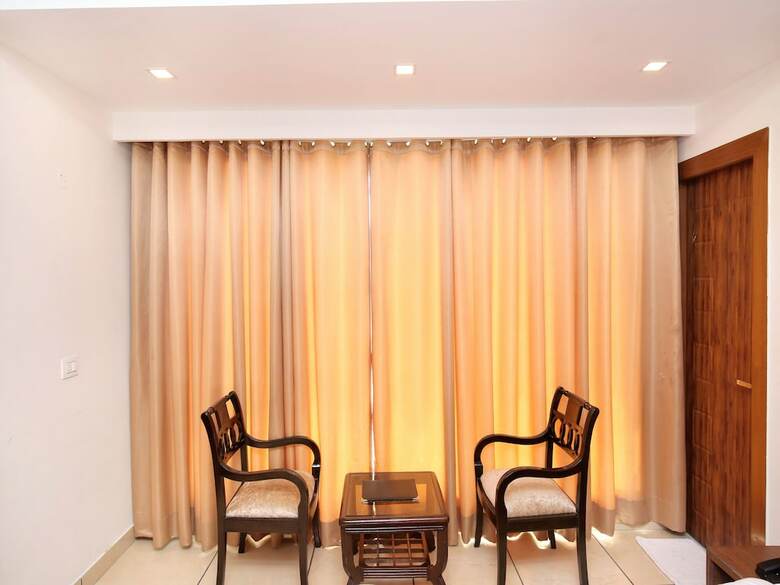 Oyo 17081 Hotel Signia