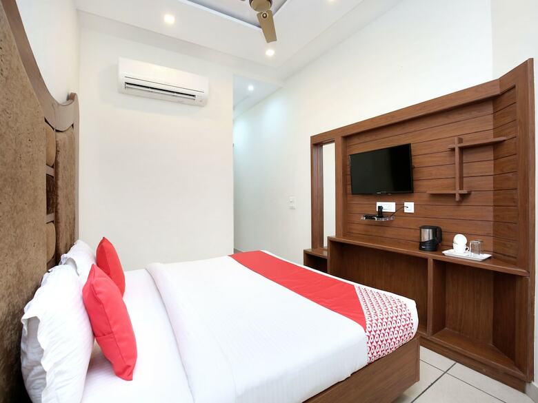 Oyo 17081 Hotel Signia