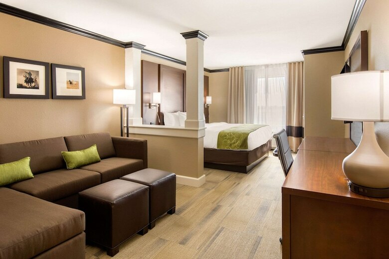 Hotel Comfort Suites