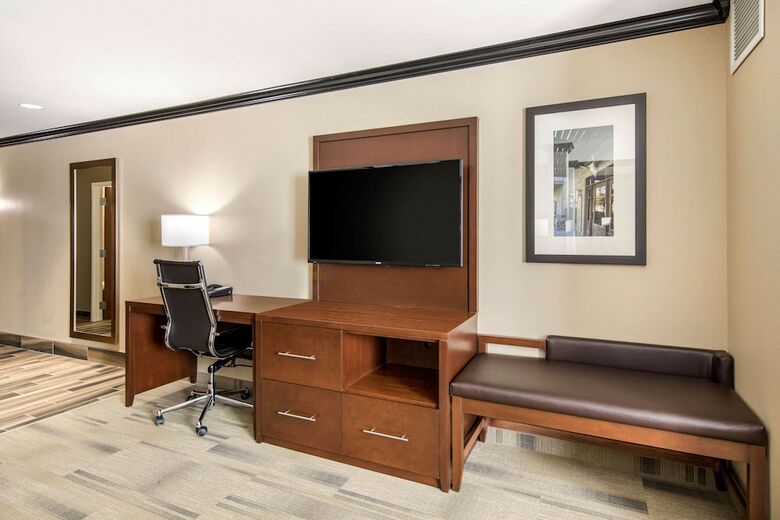 Hotel Comfort Suites
