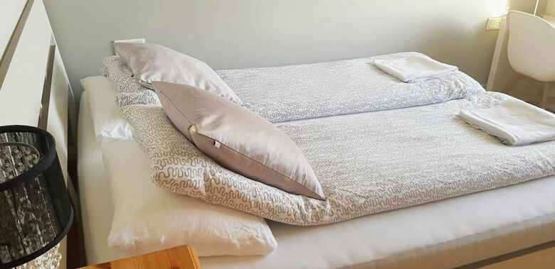 Hotel S�lger�i Guesthouse - In H�fn