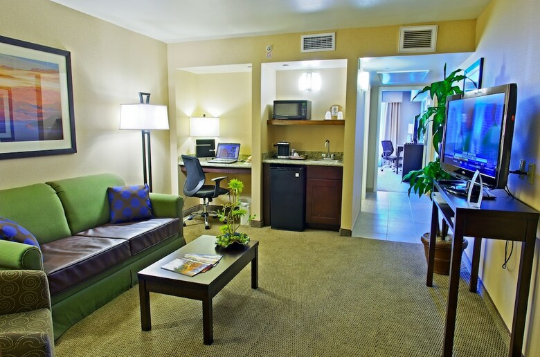 Holiday Inn Hotel & Suites Phoenix Airport
