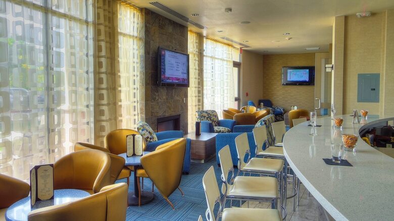 Holiday Inn Hotel & Suites Phoenix Airport