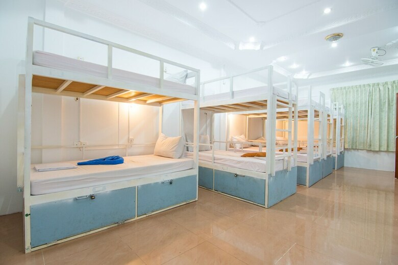 Hostal Golden Ganesha Villa