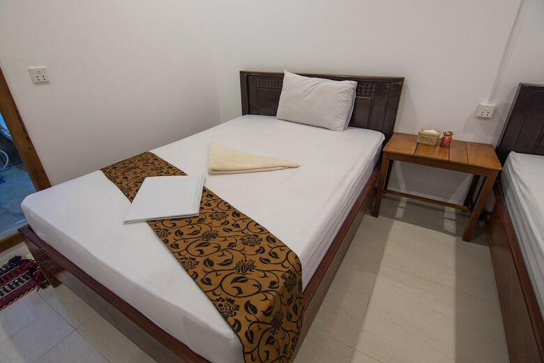 Hostal Golden Ganesha Villa
