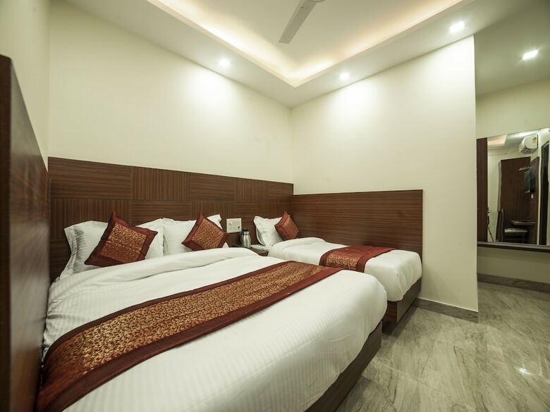 Oyo 14136 Hotel Toto International