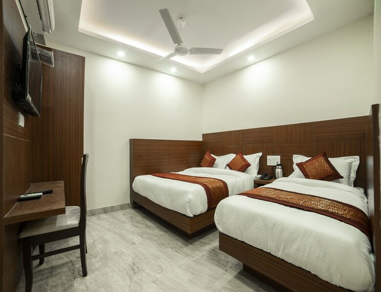 Oyo 14136 Hotel Toto International