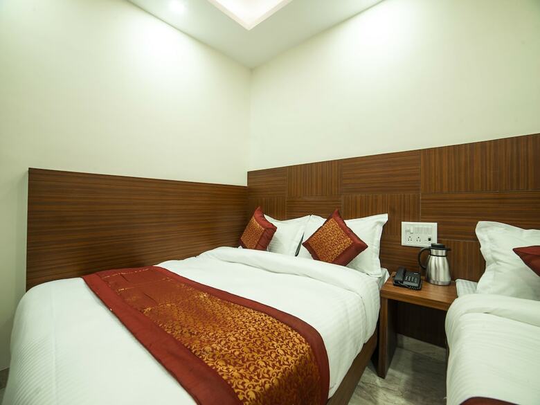 Oyo 14136 Hotel Toto International